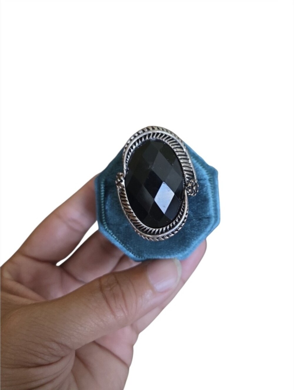 Vintage Size 7 Tarnished Silver Toned Black Faceted Oval Stone Ring